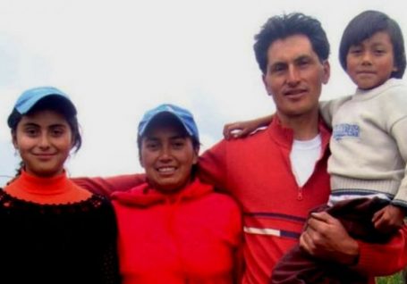 La historia de Carlitos: apadrinamiento y superación en Ecuador